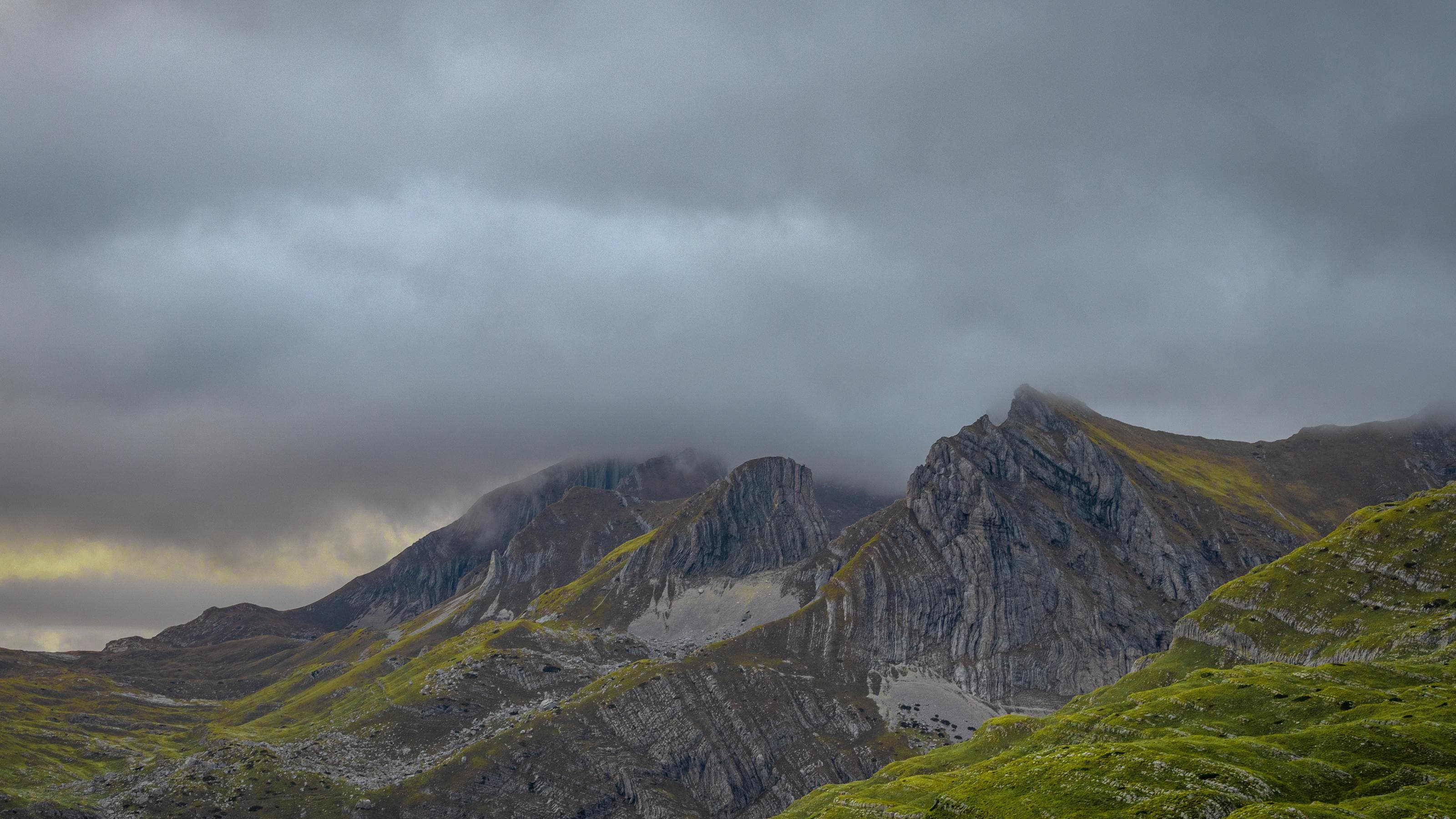 The 2025 Travel Journal Gear Guide: Notebooks, Pens, and Portable Printers